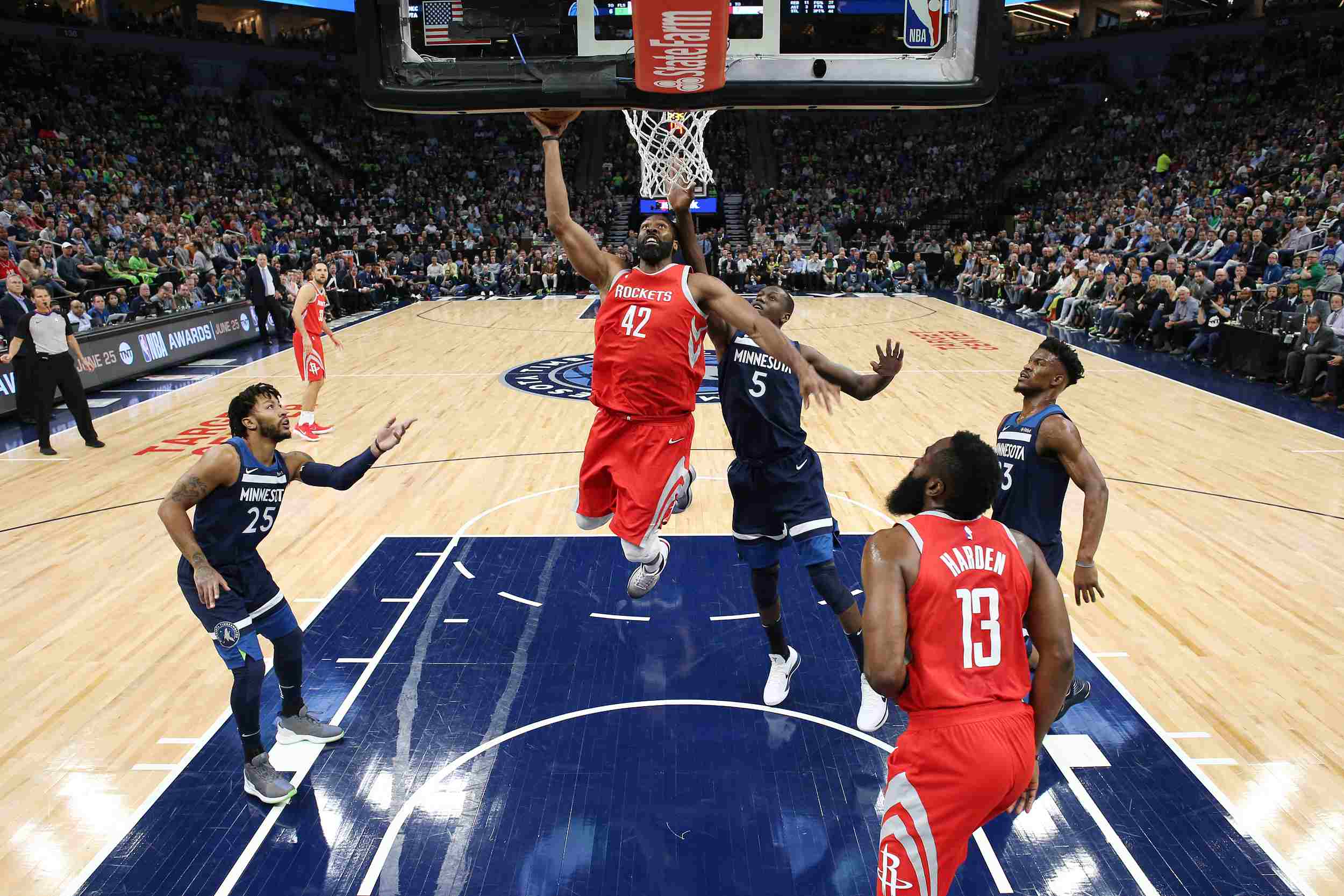 近身搏斗更 近身搏斗更