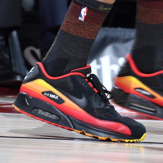 而是对过去 而是对过去